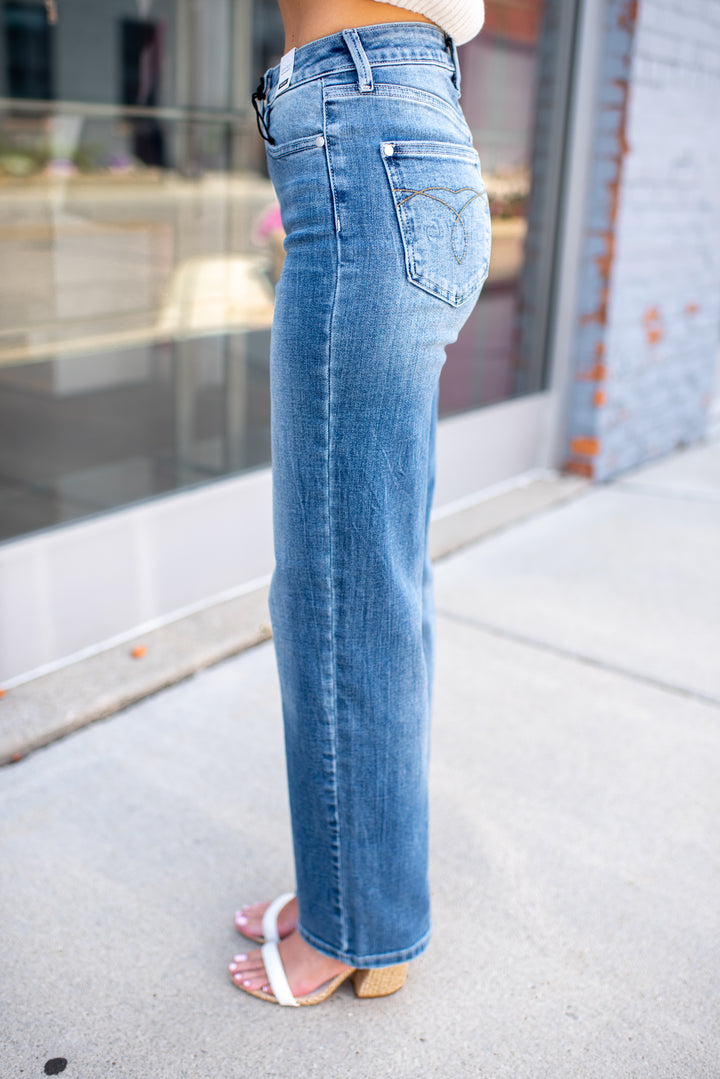 Judy Blue Kayda 90s Straight Jeans (Medium)