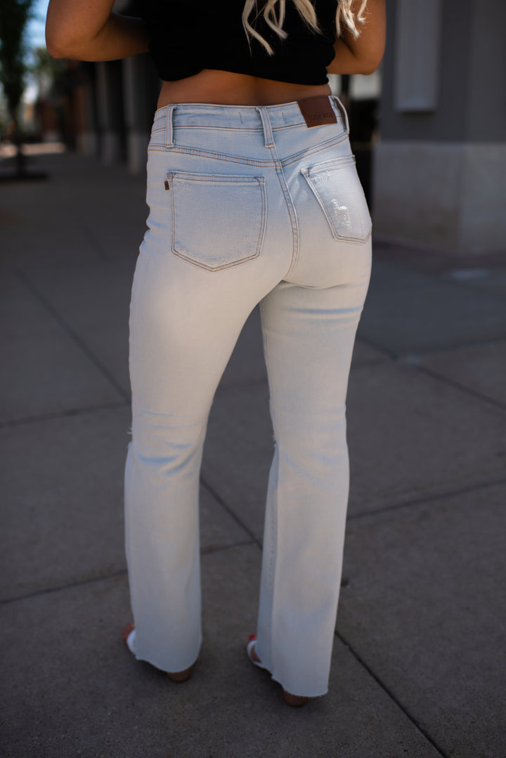 Judy Blue Summer Sunshine Bootcut Jeans (Light Wash)
